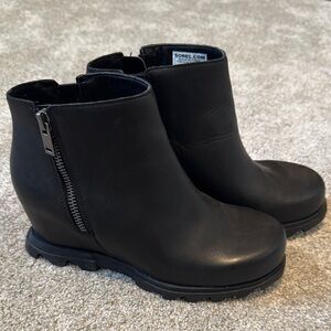 Sorel Black Ankle Booties with Zipper